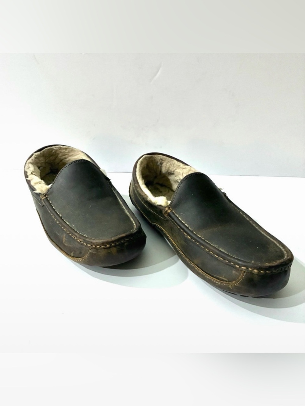 Ugg Shearling Slippers Men’s 9 US